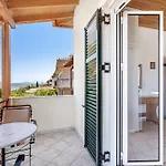 Apartment Lefkothea 2 *